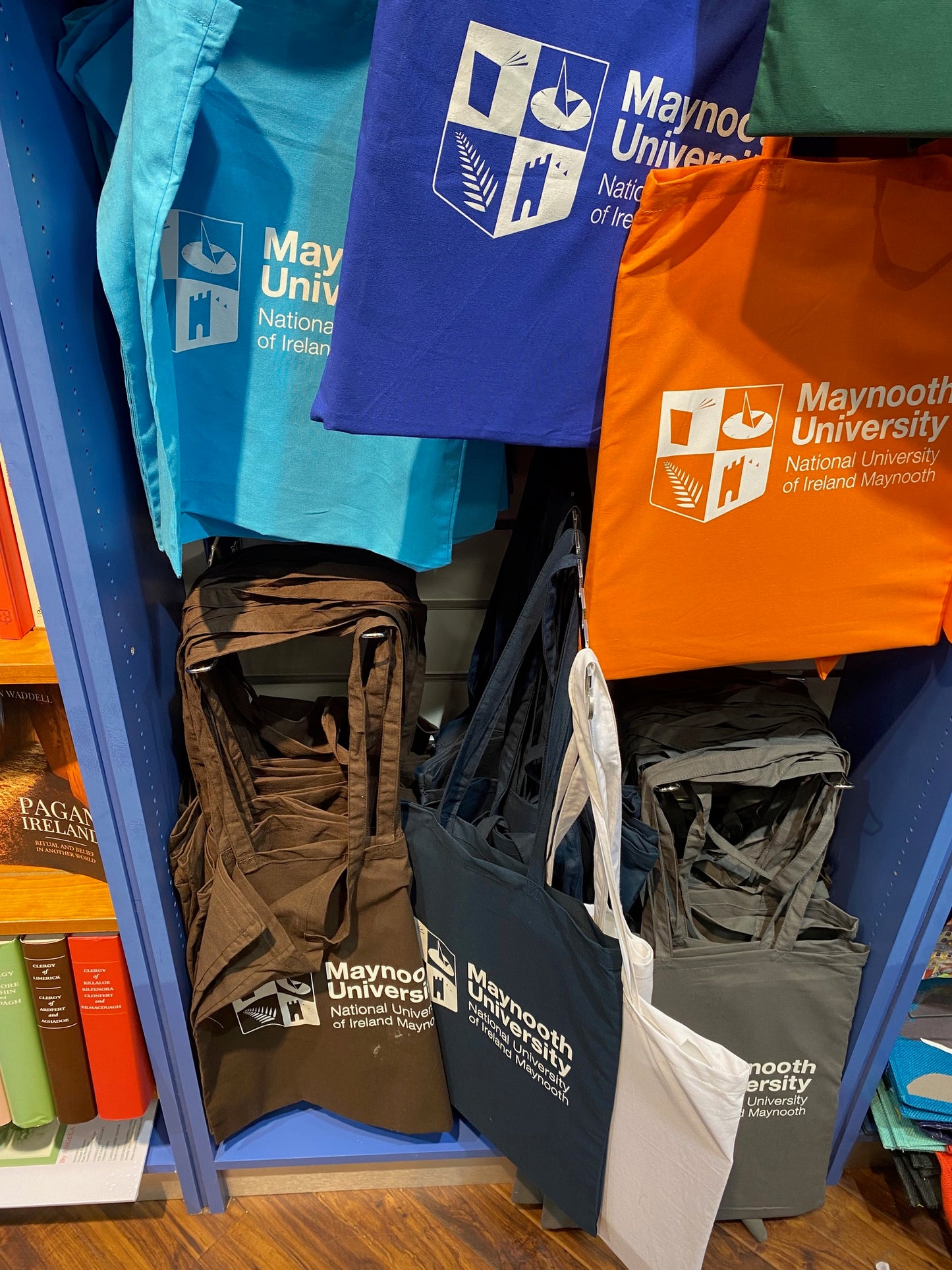 Crested Tote bag