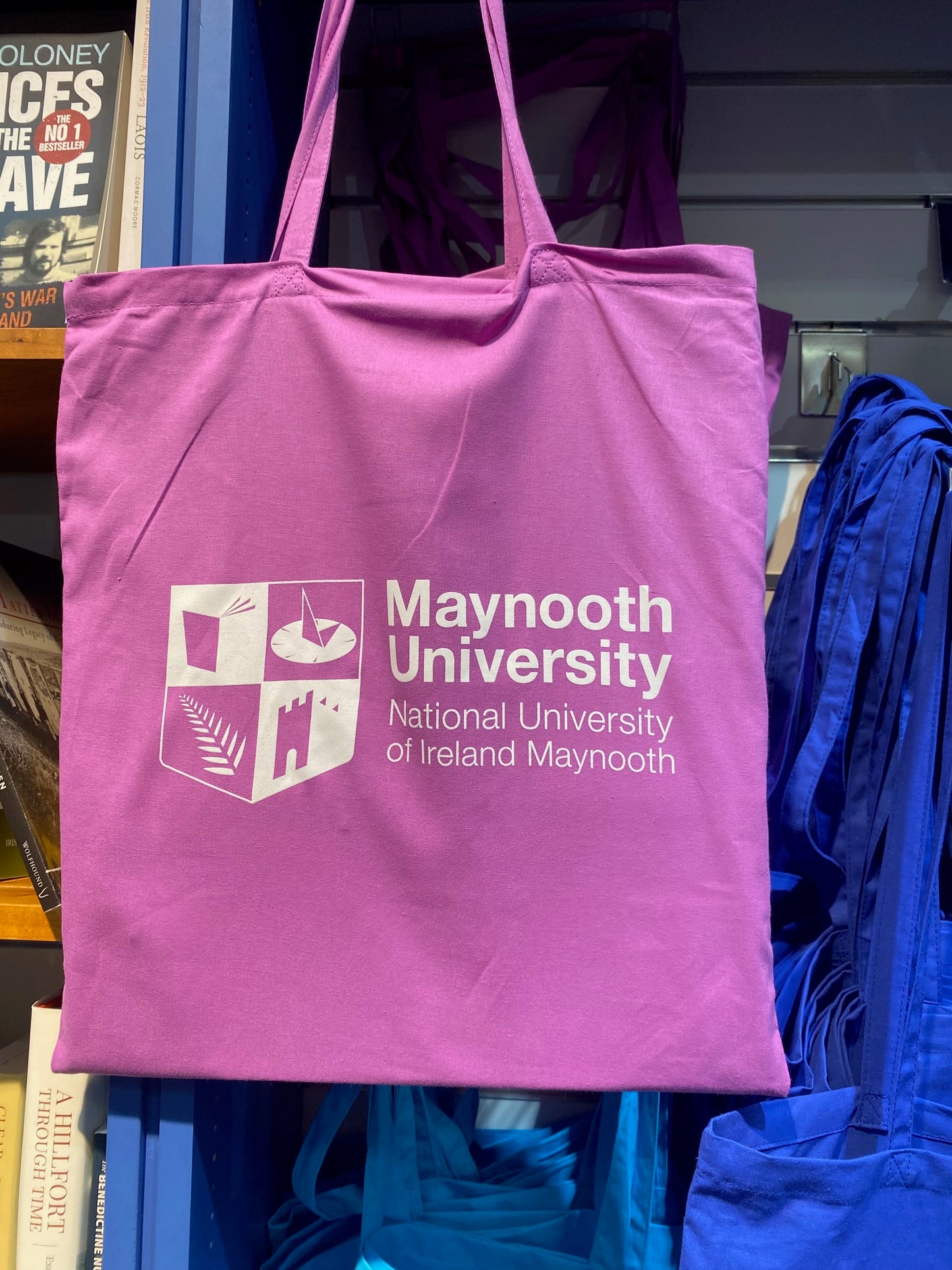 Crested Tote bag